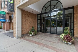 Building Photo - 221 Robinson St