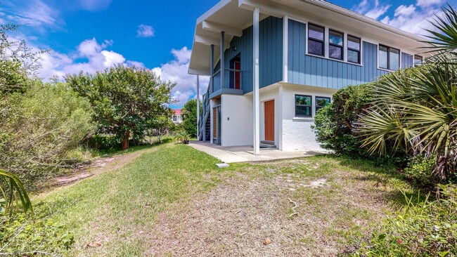 Building Photo - Fully renovated 4 Bedroom / 3 Bathroom hom...