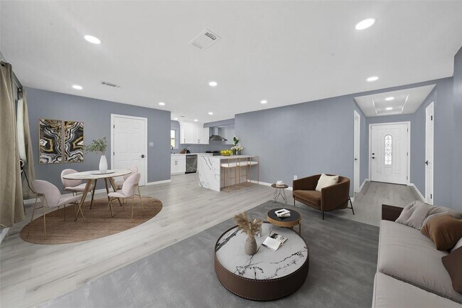 Foto del edificio - 5215 Trail Lake Dr