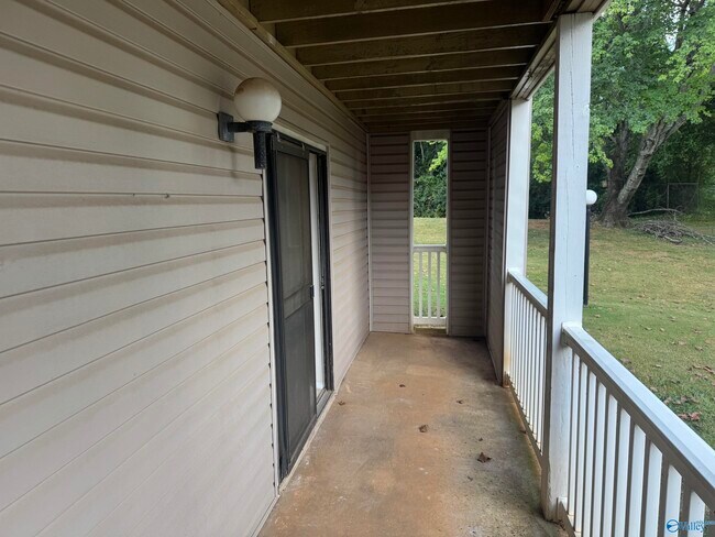 Building Photo - 6622 Willow Pointe Dr NW