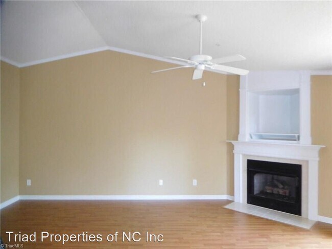 Building Photo - 2 br, 2 bath House - 150 James Rd #3C