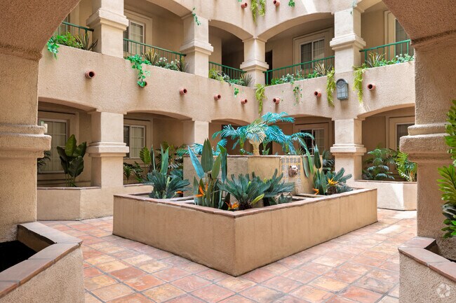 Patio - Cloverdale Apartments