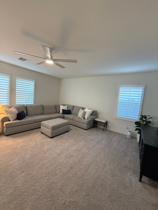 Foto del edificio - 5954 E Demeter Dr