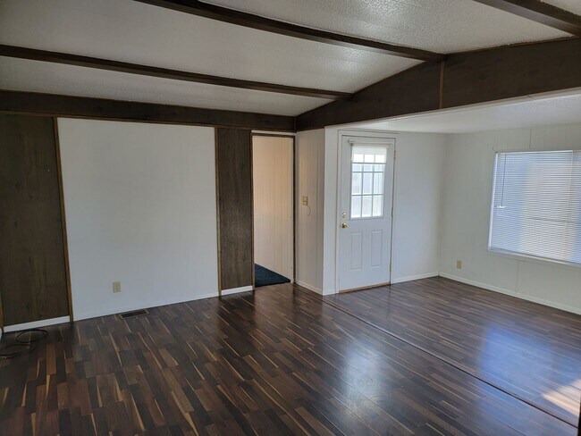Foto del edificio - 2 Bedroom Mobile with Large Lot