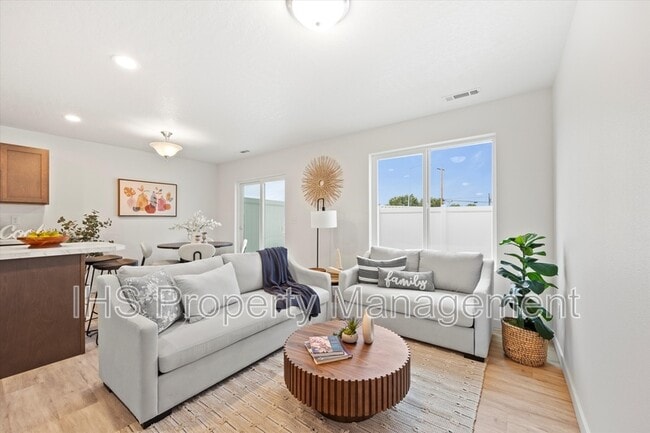 Building Photo - 4762 W Quinault Dr