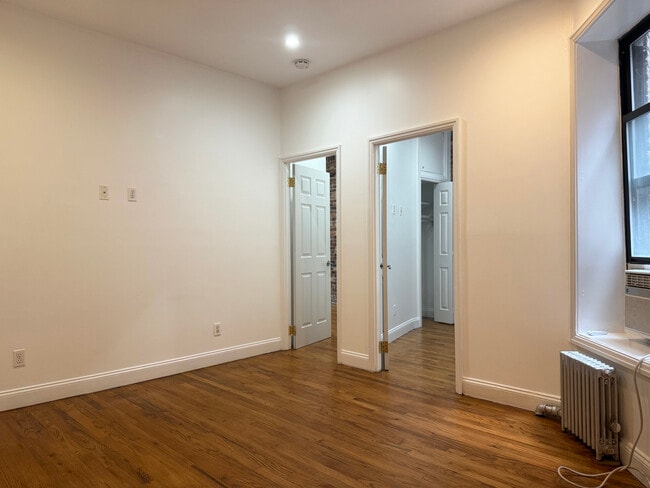 Foto del edificio - 215 E 4th St