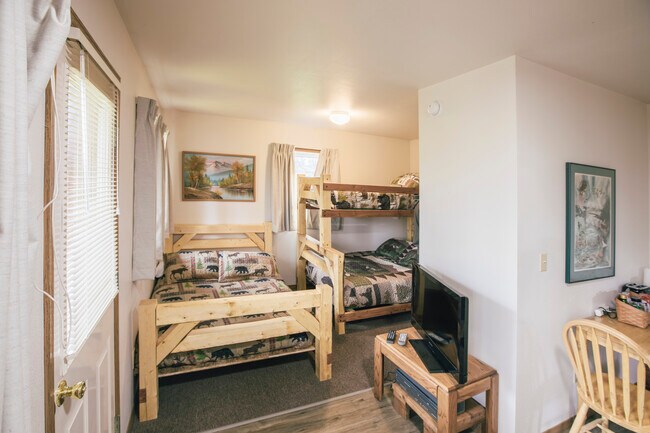 Queen bed with XL Twin over Full Bunk - 22616 Terrace Dr
