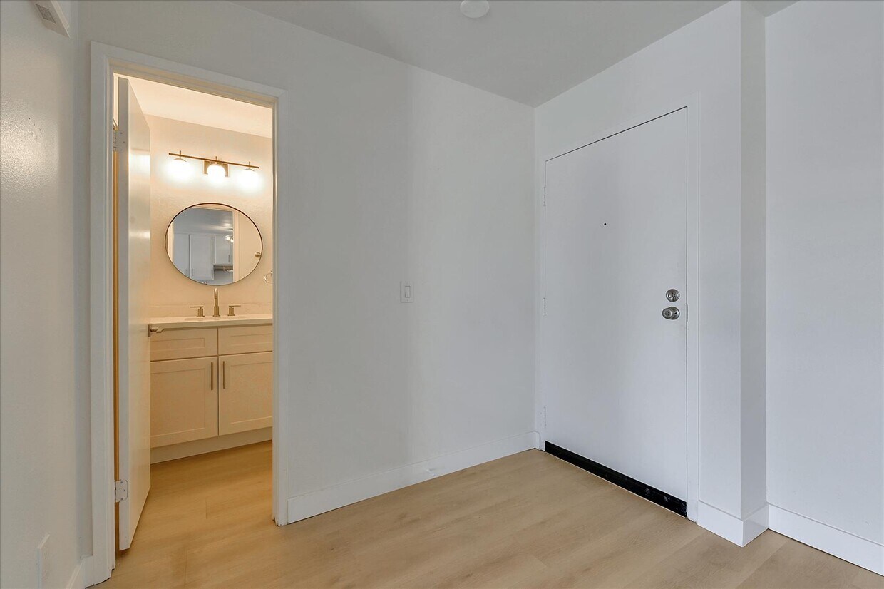 4011 Lamont St Unit 2D, San Diego, CA 92109 Condo for Rent in San