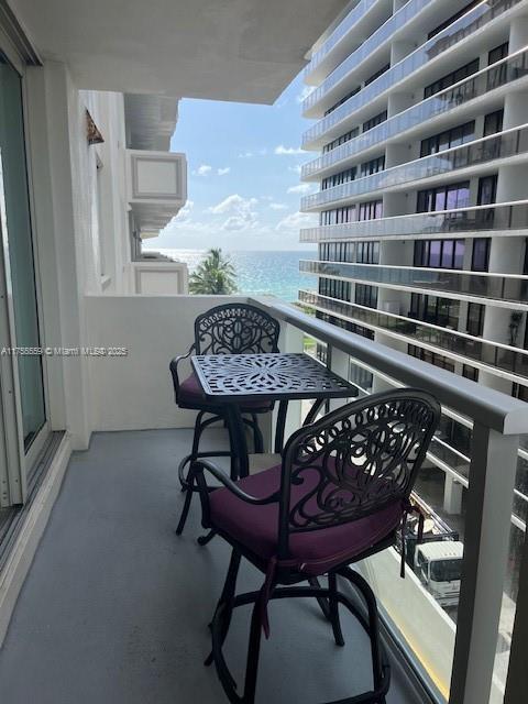 Foto principal - 9499 Collins Ave