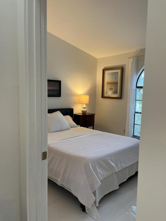 Foto del edificio - 13106 Dobree Pl