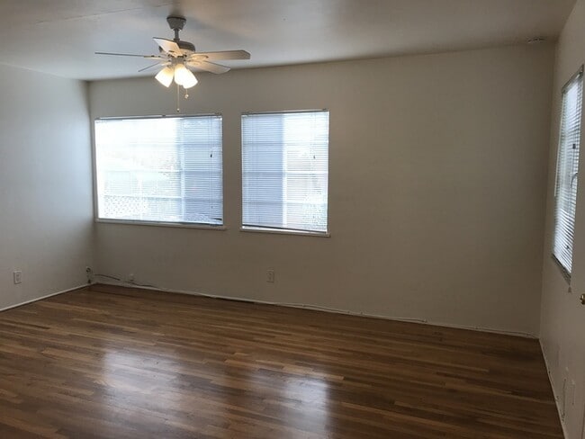 Building Photo - 826 E Anapamu St