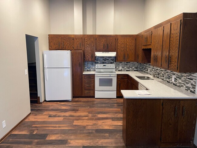 kitchen - 4075 Gettysburg Ave N