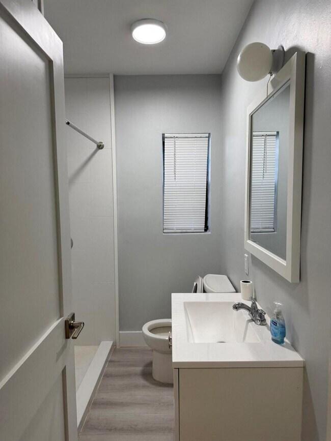 Foto del edificio - 926 N B St