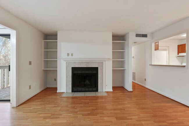 Building Photo - Vinings Condo Now Available!