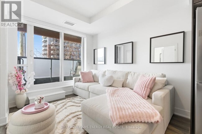 Building Photo - 2545 Simcoe St N