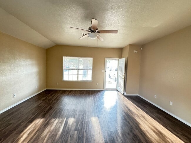 Building Photo - 3406 Toledo Dr