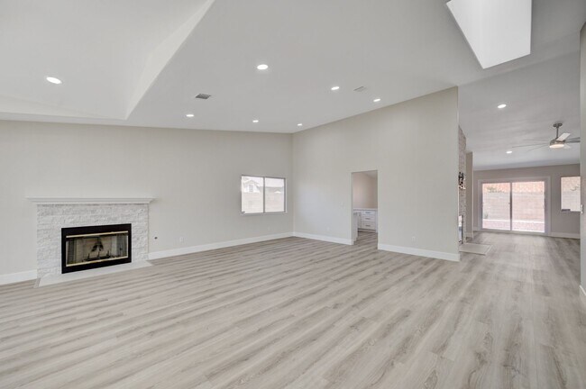 Building Photo - Remodeled Single Story, 4 Bedroom Home in Desert Shores