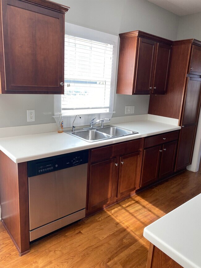 Foto del edificio - 1641 Carriage Ridge Dr