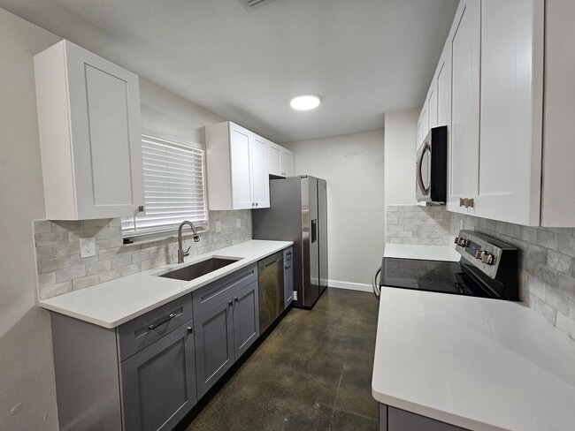 Building Photo - 3/2 Home in Palm Grove