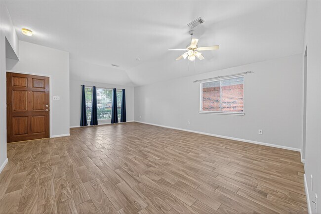 Foto del edificio - 21484 Palace Pines Dr