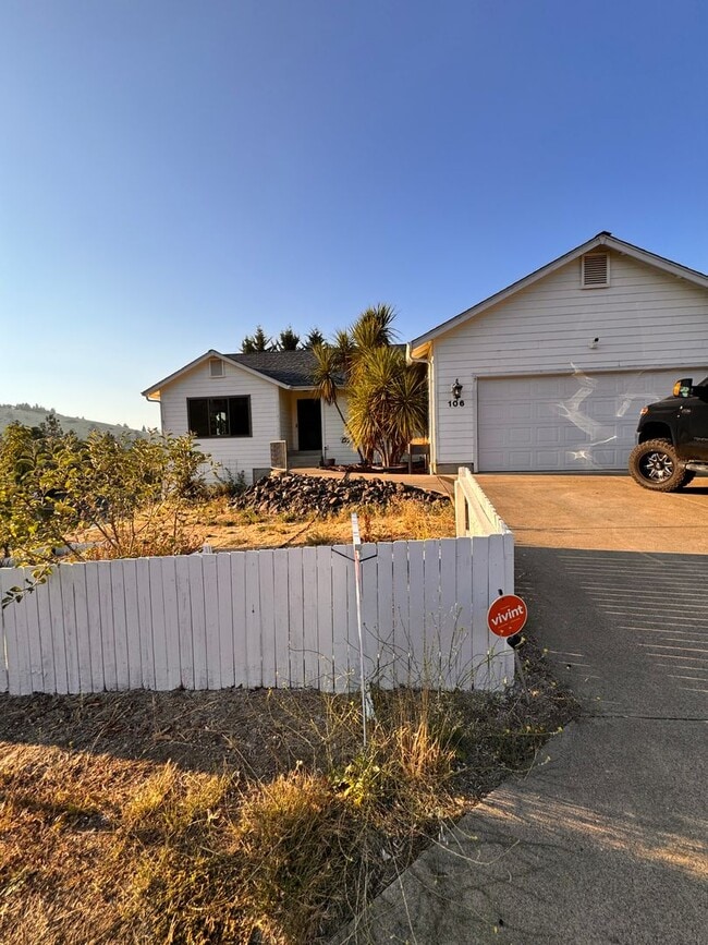 Building Photo - 106 Umpqua View Dr
