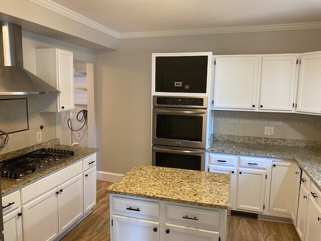 Building Photo - 240 Messinger St