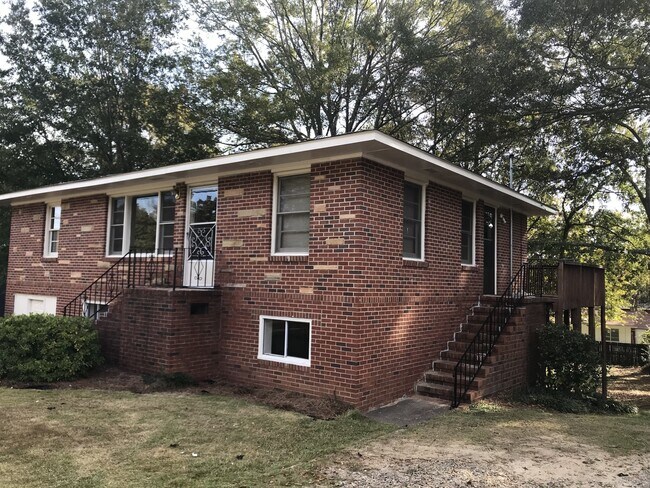 Foto del edificio - **UPCOMING**Nice 4 Bedroom / 1 Bathroom Ho...