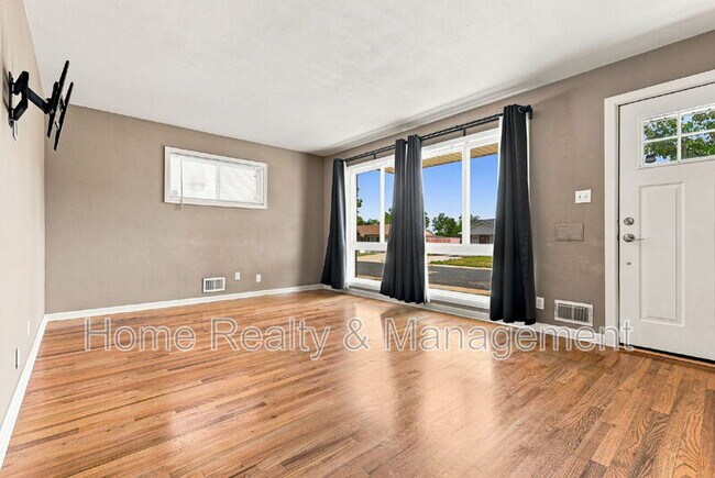 Foto del edificio - 10807 Larry Dr