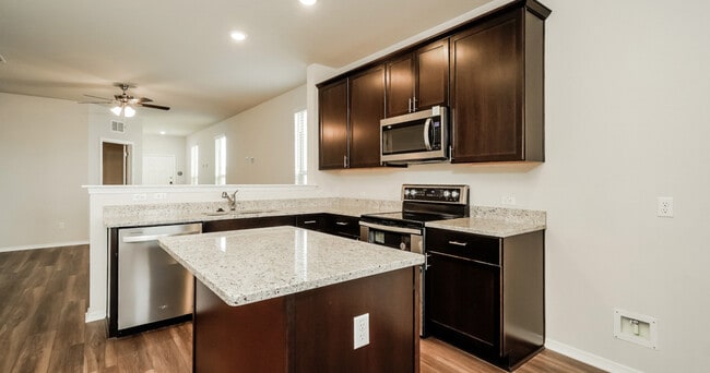 Foto del edificio - The Corridor at Sunset Oaks Rental Homes