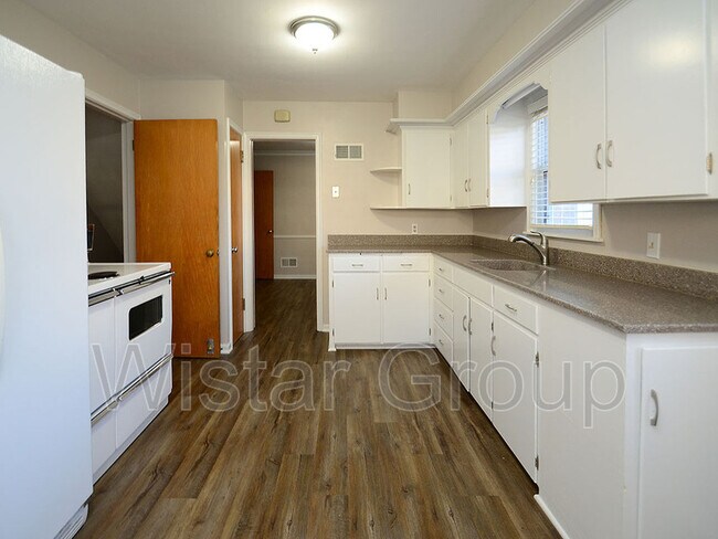 Foto del edificio - 2130 S 48th St