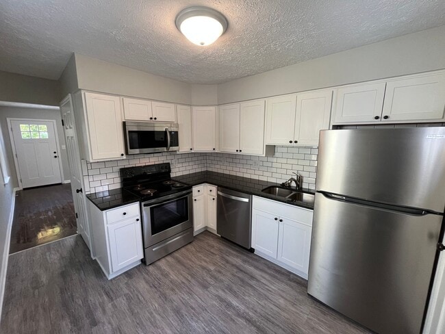 Building Photo - **COMPLETELY REMODELED 2-BEDROOM HOUSE IN ...