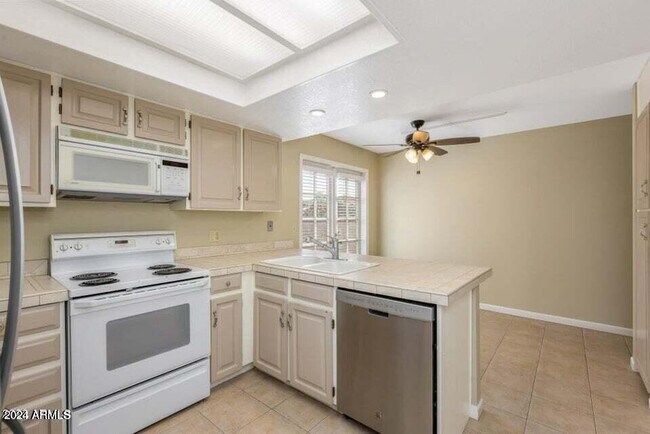 Foto del edificio - 7230 E Arlington Rd