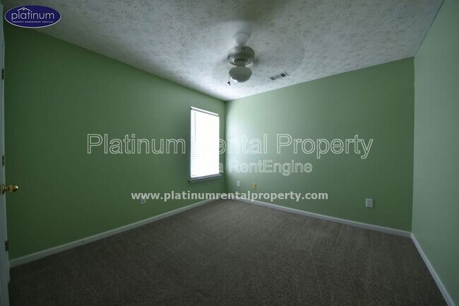 Building Photo - 1325 Holleybrooke Dr