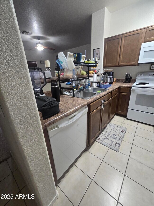 Foto del edificio - 4267 Kings Canyon Way