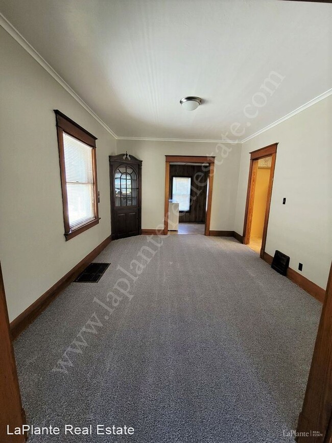 Building Photo - 3 br, 2 bath House - 643 Clark Street 1