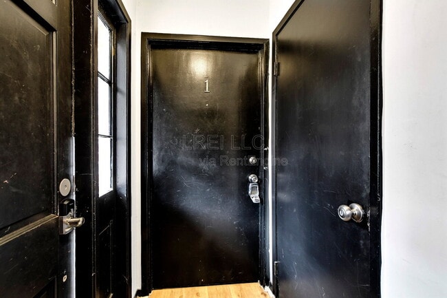 Photo - 2425 Lindsay Ave Apartment