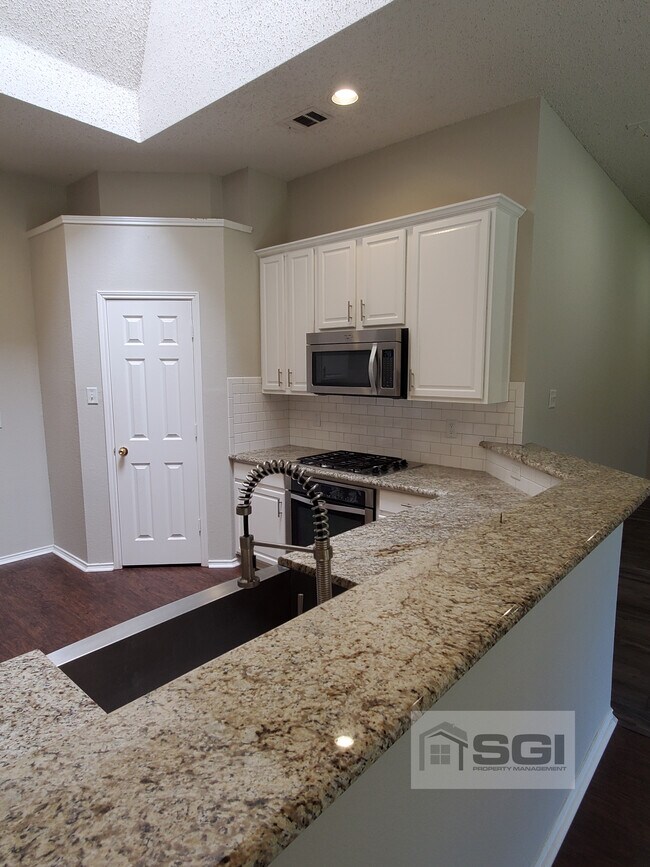 Foto del edificio - 8513 Viridian Ln