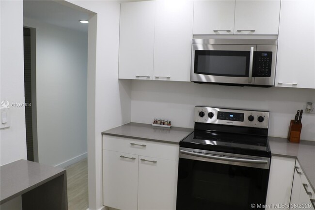 Building Photo - 2301 Collins Ave