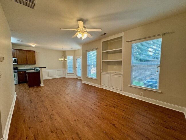 Foto del edificio - Better than New!