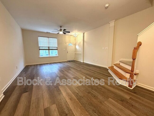 Building Photo - 8461 Central Dr