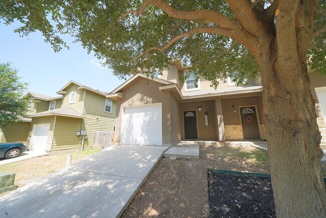 Foto del edificio - Lovely Townhome Living in the Northside Sc...