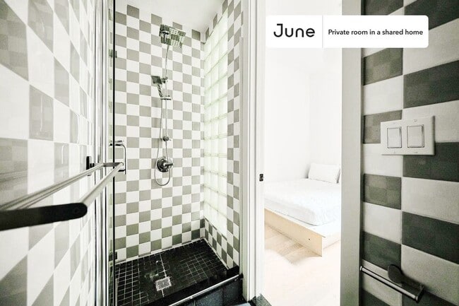 Foto del edificio - Room in Shared 3 bed/3 bath home