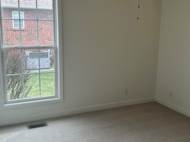 Foto del edificio - 4236 N Woodstock Dr