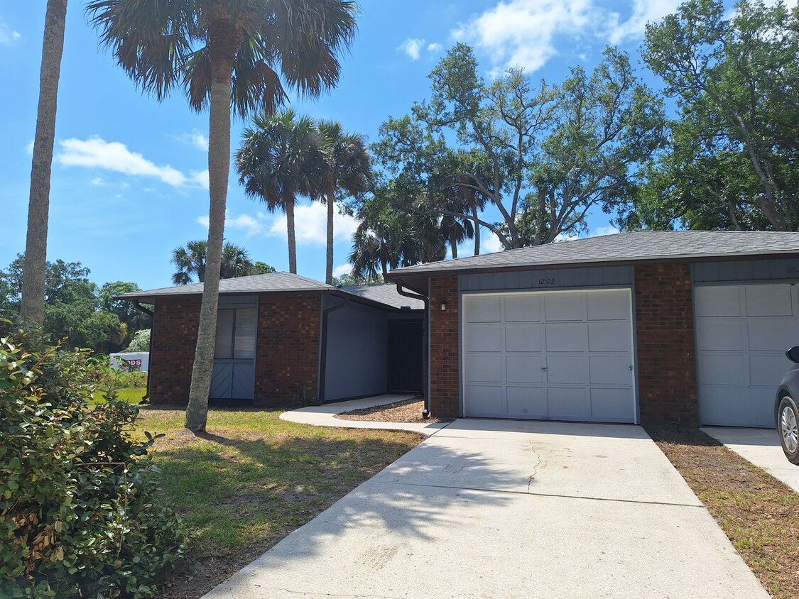 Foto principal - 2BR 2BA 1 CAR GARAGE DUPLEX