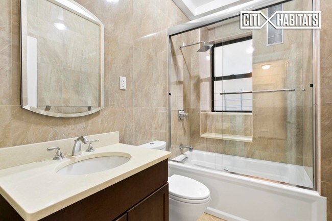 Building Photo - 35 E 84th St