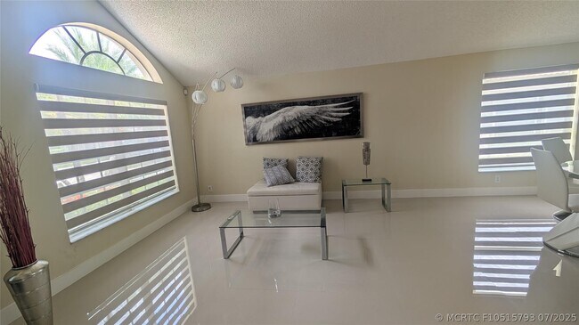 Foto del edificio - 14231 NW 22nd St