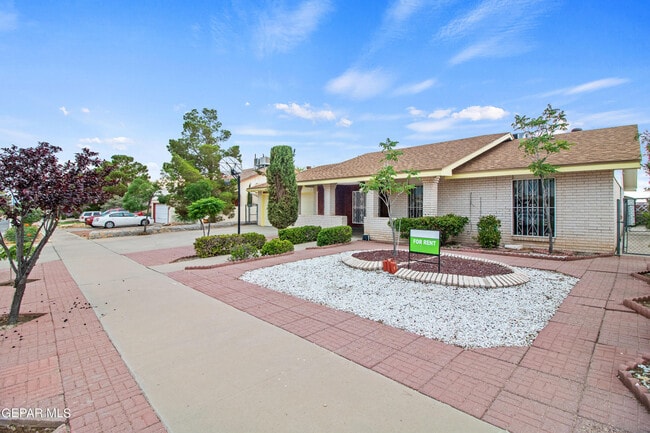 Building Photo - 11625 Cedar Crest Dr