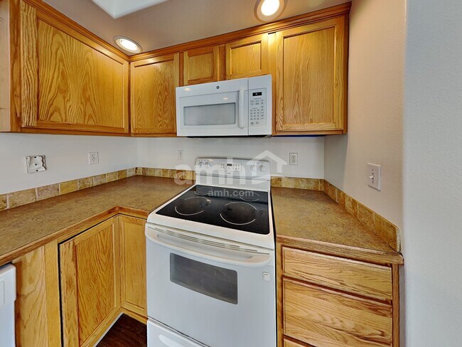 Building Photo - 3261 N Maplestone Avenue