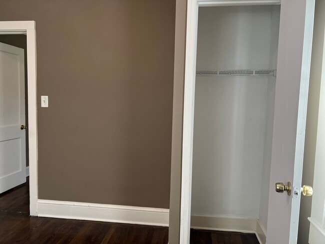 Building Photo - Freshly Updated 3/1 Duplex in Spartanburg