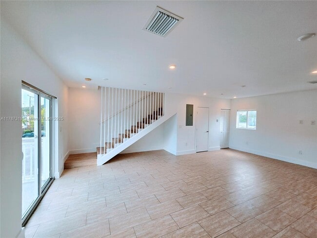 Building Photo - 6336 SW 27th St